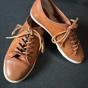 Women’s FRYE leather sneaker size 6